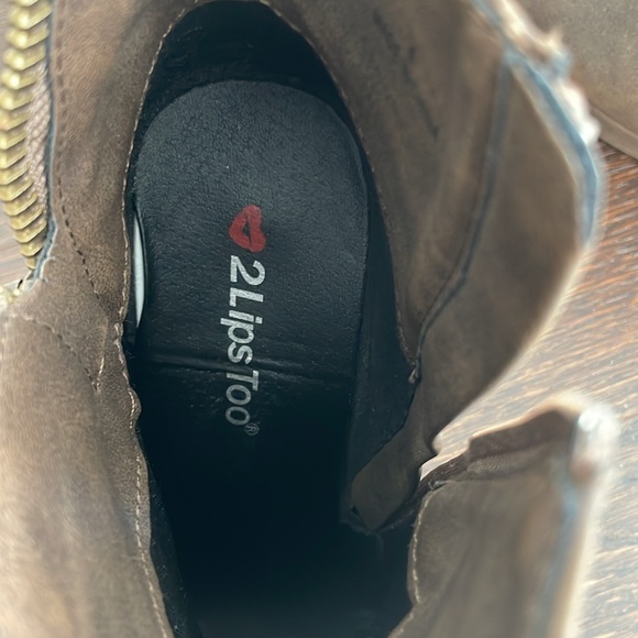 2 Lips Too’s Motorcycle Taupe Brown Platform Booties - Picture 3 of 9